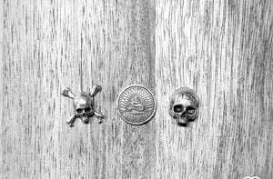 2 x Skulls